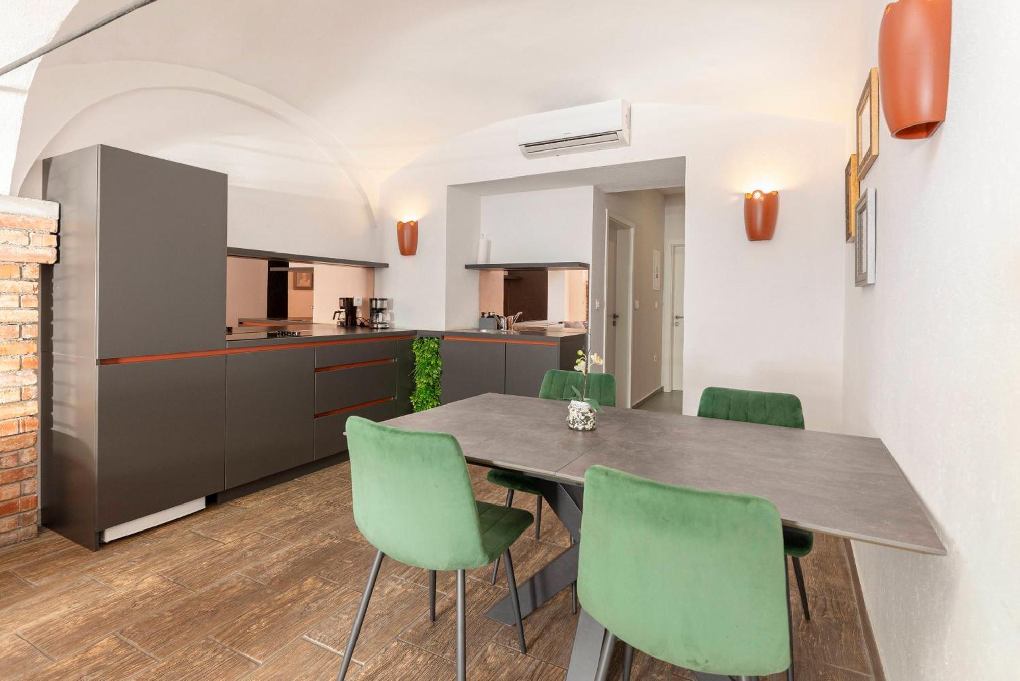 Aroma Apartments Ljubljana Exteriör bild